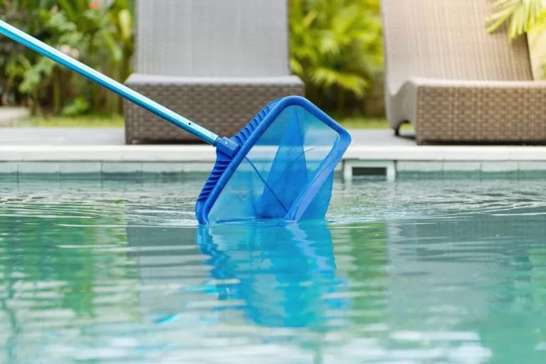 Intretinere si curatire piscina