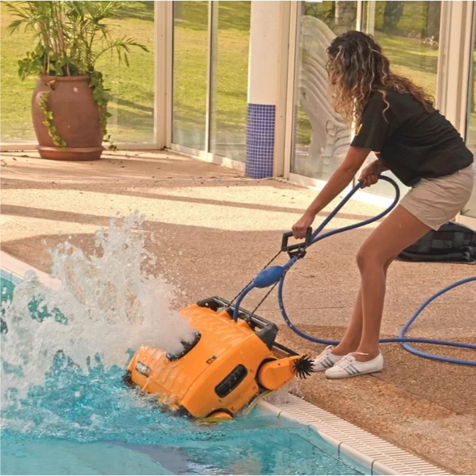 Robot pentru piscina, Maytronics Dolphin Wave 300XL - imagine 4